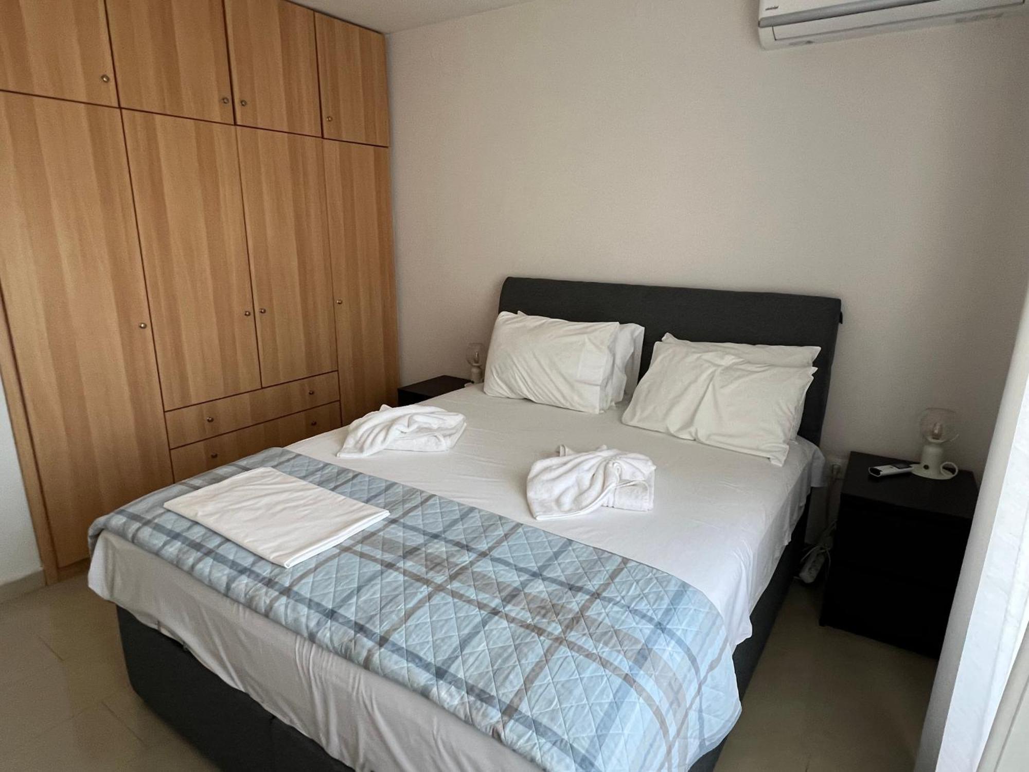 Two-Storey Beachfront Maisonette Торони Екстериор снимка